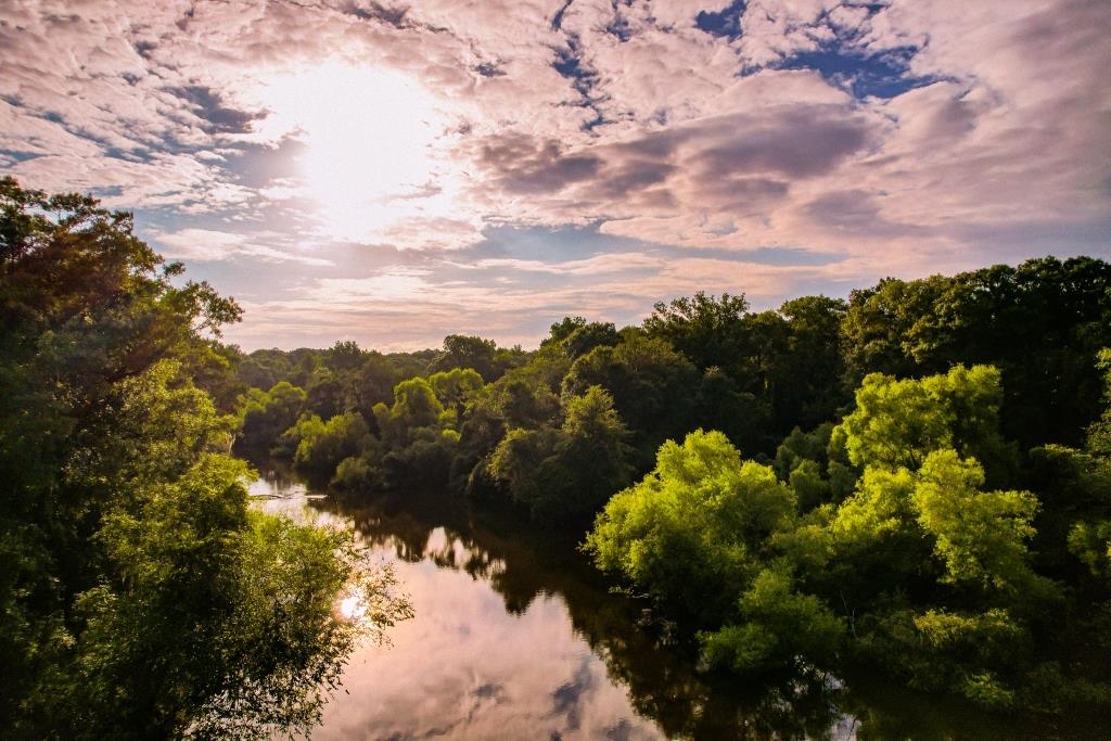 River Cliff Road Photo