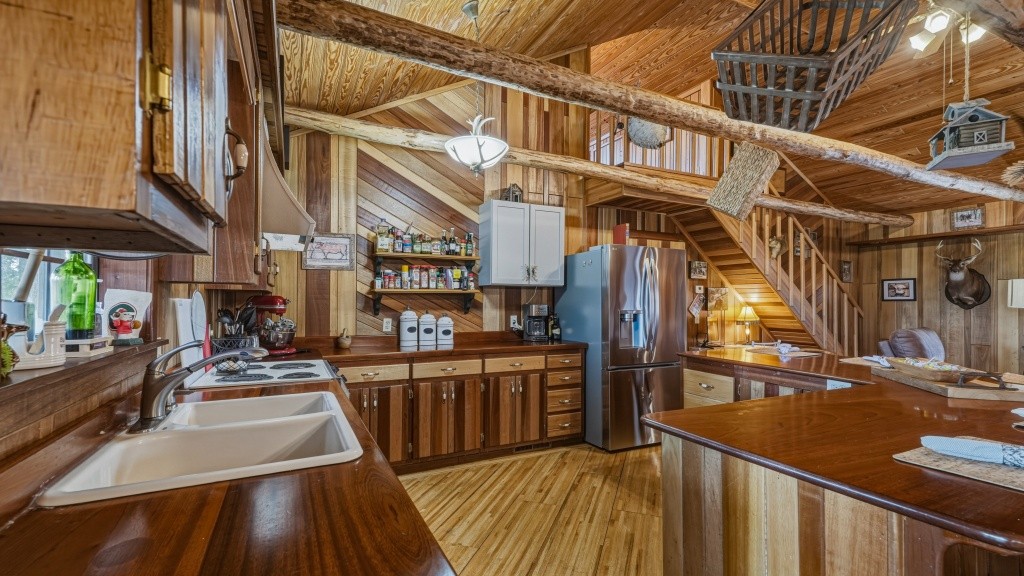 Lotts Creek Lodge Photo