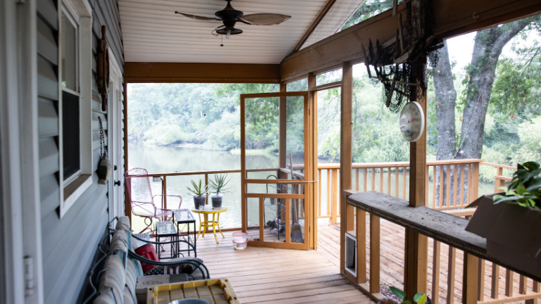 Riverview Rd Retreat Photo