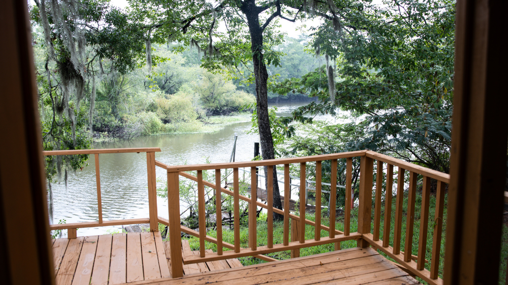 Riverview Rd Retreat Photo