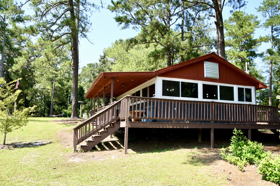 Water’s Edge Retreat Photo
